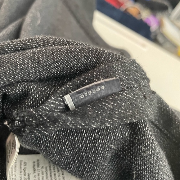 Mountain hardwear asymmetrical top - Picture 6 of 7